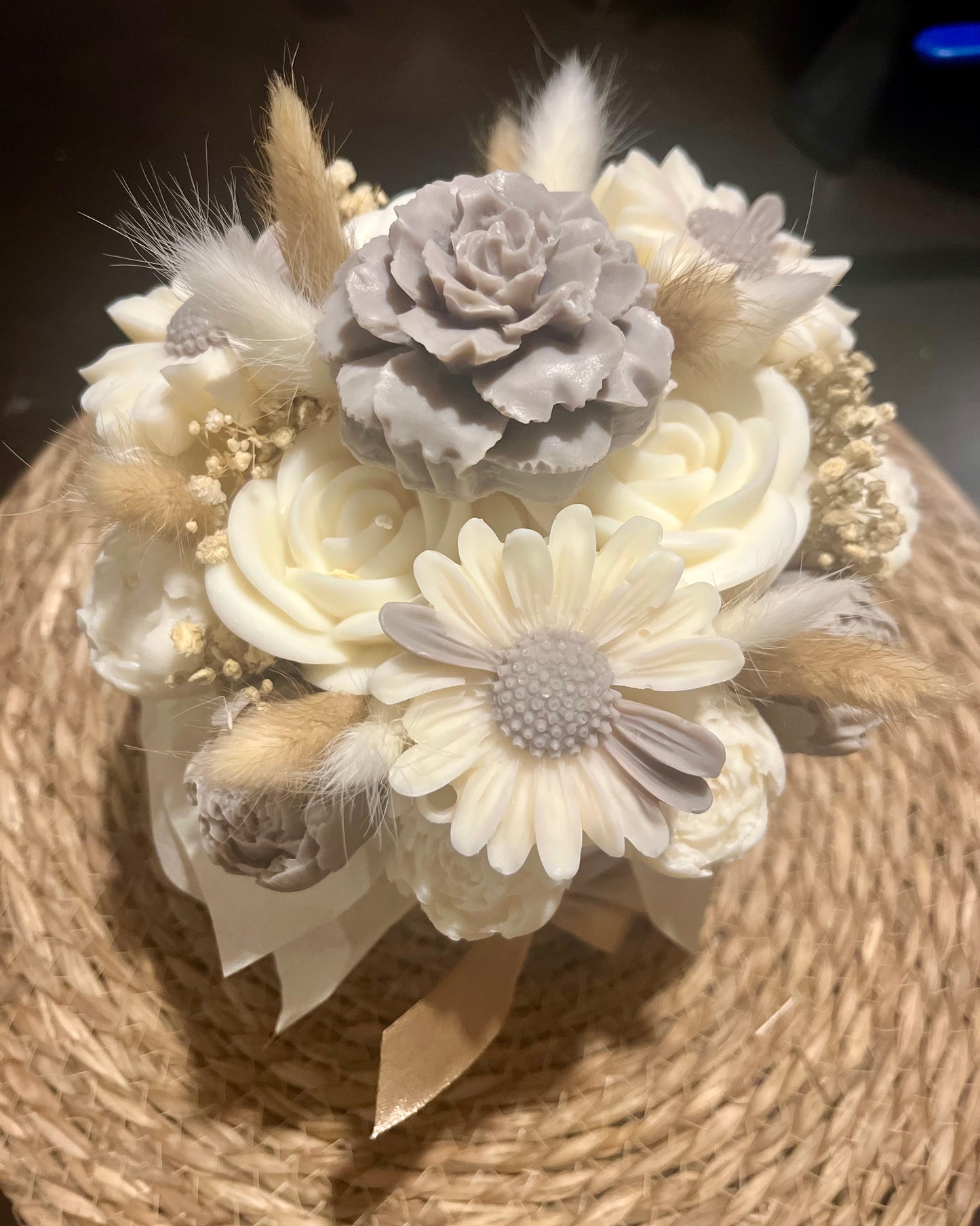 Bouquet parfumé blanc et taupe