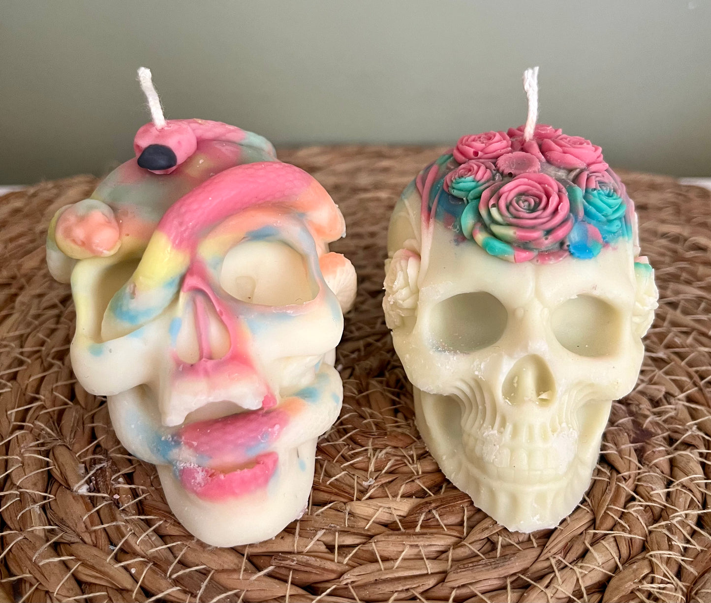 Bougie tête de mort noire ou blanche / multicolore